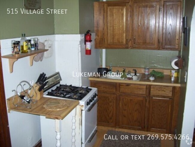 Building Photo - 515 Village St Rental