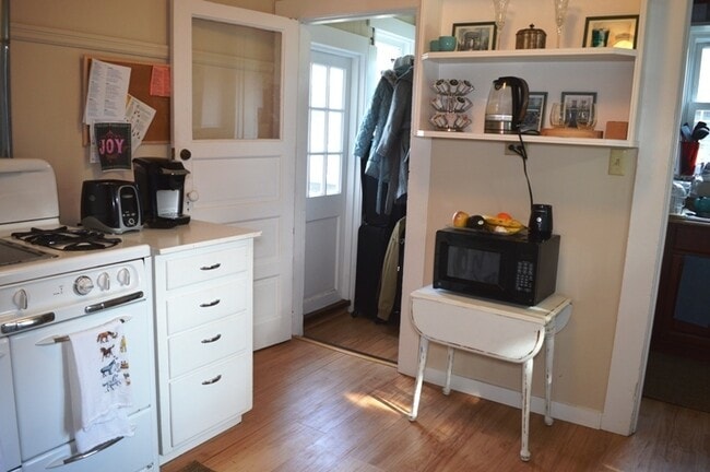Photo - Charming & Bright Unit in Sausalito Banana Belt! Unit 1