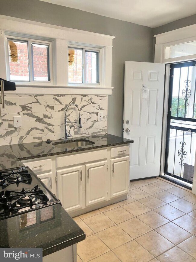 Photo - 4251 Nicholas Ave