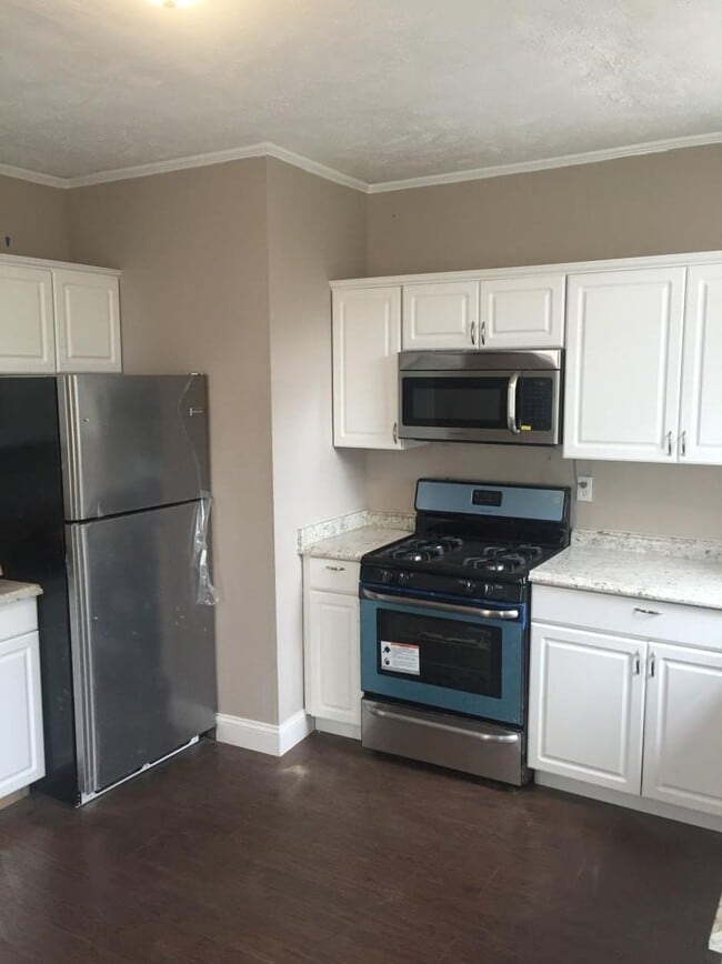 Building Photo - 4 Bed 1.5 Bath located in Norwood
