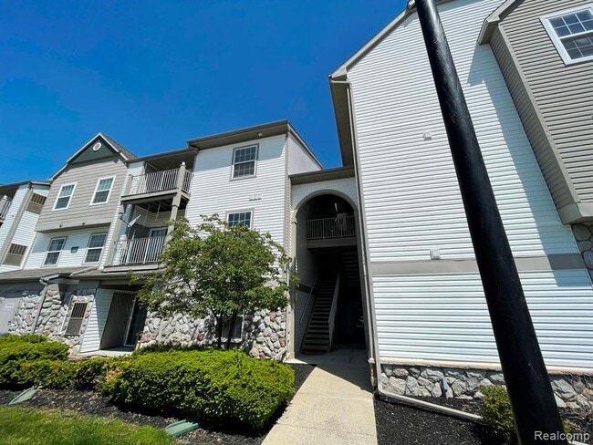 Building Photo - 15200 Silver Pkwy Unit 304 Rental