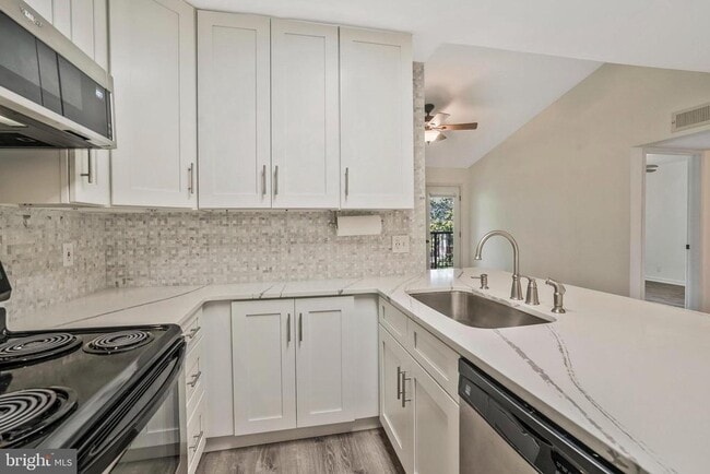 Photo - 3308 Wyndham Cir Unidad 321