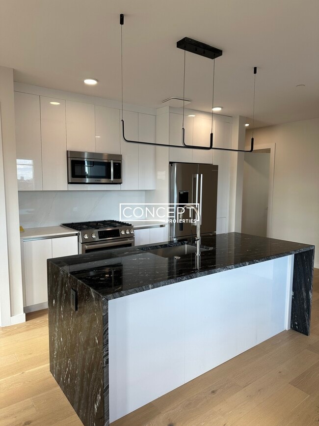 Building Photo - 194 Sumner St Unit 401-CP