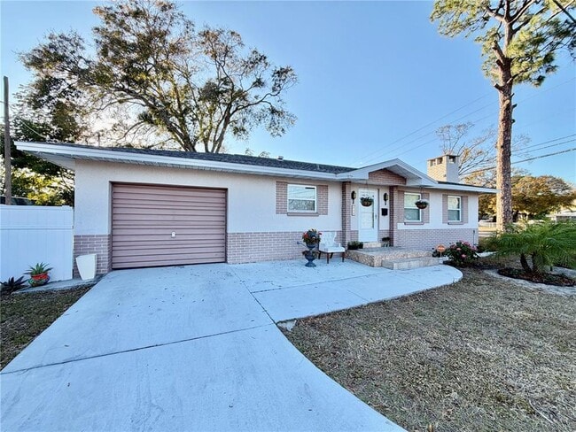 Photo - 250 Southwest Jefferson Cir N