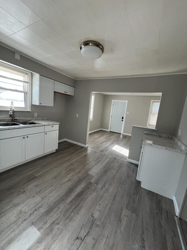 Photo - $1,410 / month