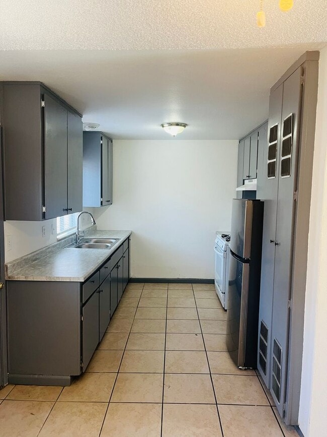 Photo - 1117 Roselawn Ave Unit B