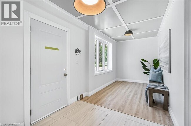 Photo - 10 Comet Ave