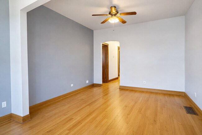 Photo - 2621 N Hamlin Ave Unit 1