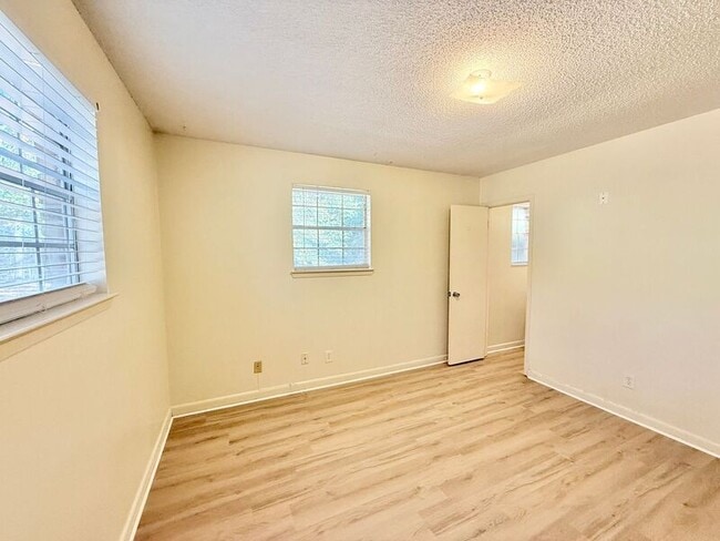 Photo - 6486 Kembro Rd