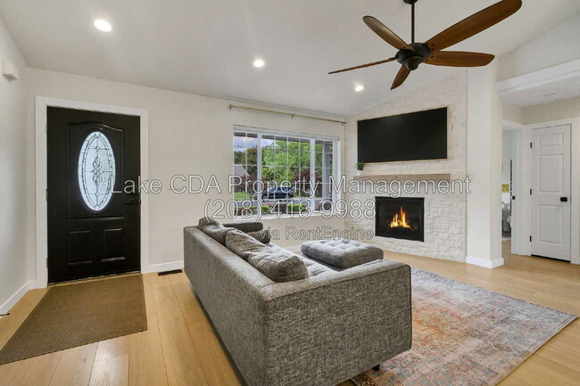 Photo - 2082 E Greenleaf Ln