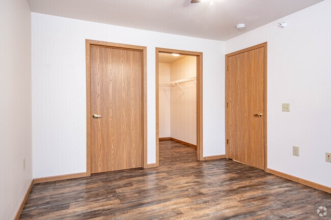 2BR, 2BA - 1087SF - Bedroom