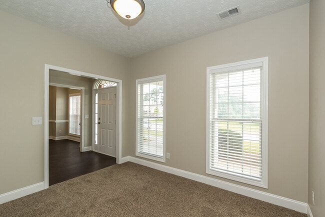 Photo - 370 Whitney Ln