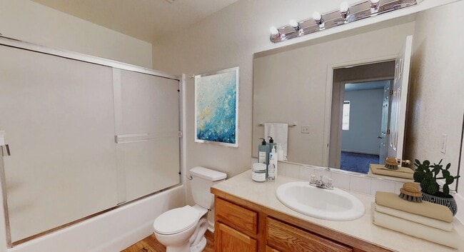 Building Photo - 2 bedroom, 1.5 Bath Townhome, Available Early June!