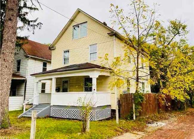 Photo - 559 Dayton St