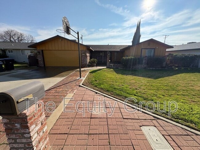 Building Photo - 1413 W Cambridge Ave