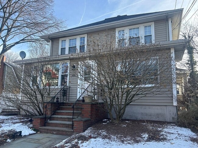 Building Photo - 66 Riverview Ave Unit 1