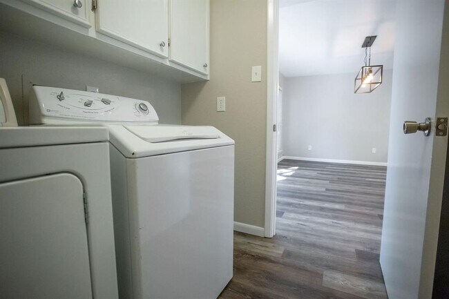 Photo - 2301 Mistletoe Dr