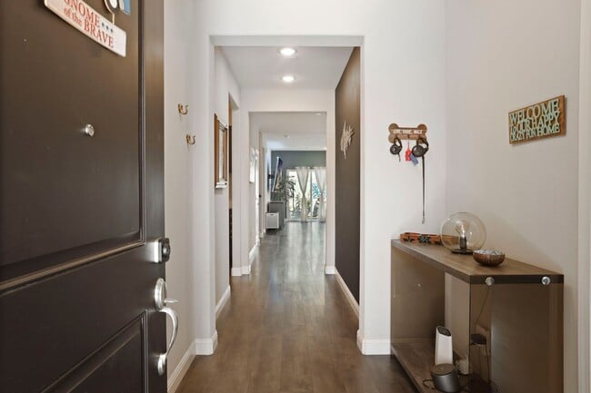 Photo - Spacious 5 Bedroom Home in Lodi with 1st f...