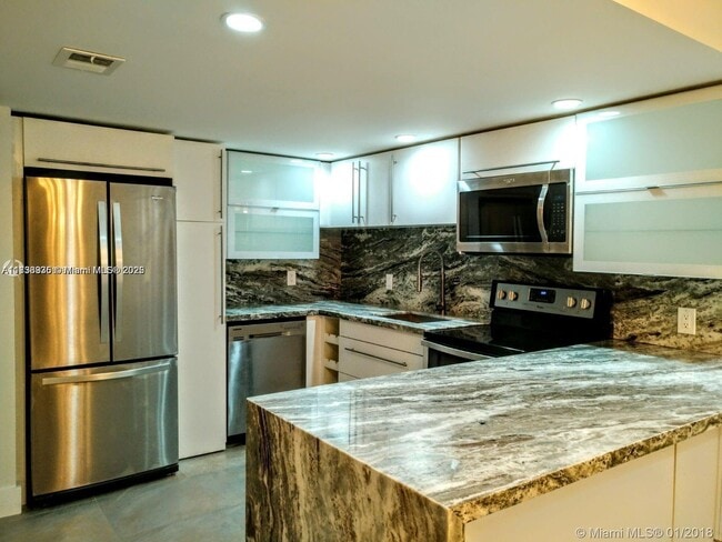 Photo - 589 N University Dr