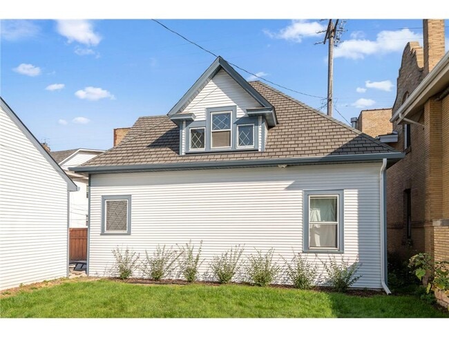 911 Lincoln Ave