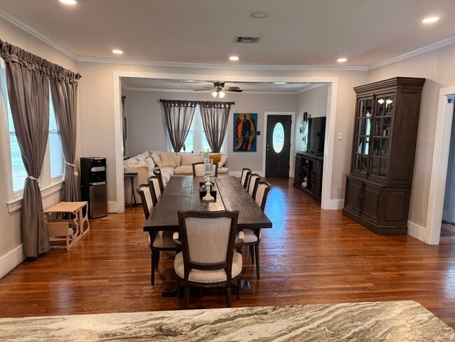 Photo - 110 S Saint John St