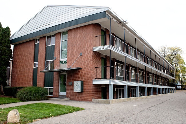 906 Shiawassee Apartments