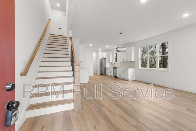 Photo - 2109B 14th Avenue N