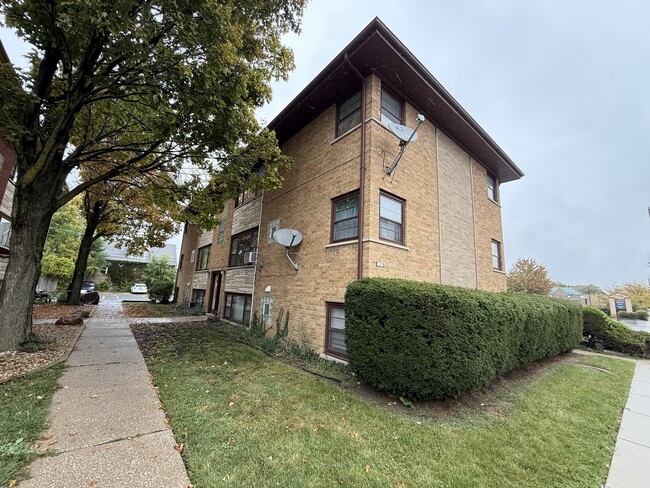 Building Photo - 7762 Madison St
