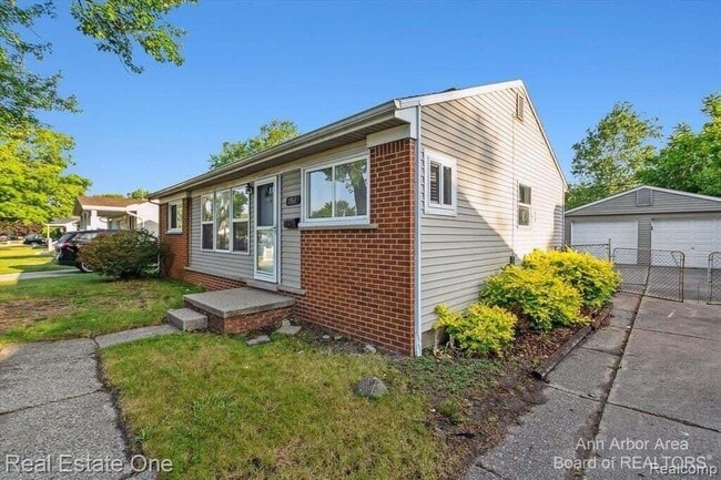 Photo - 1361 Duncan Ave