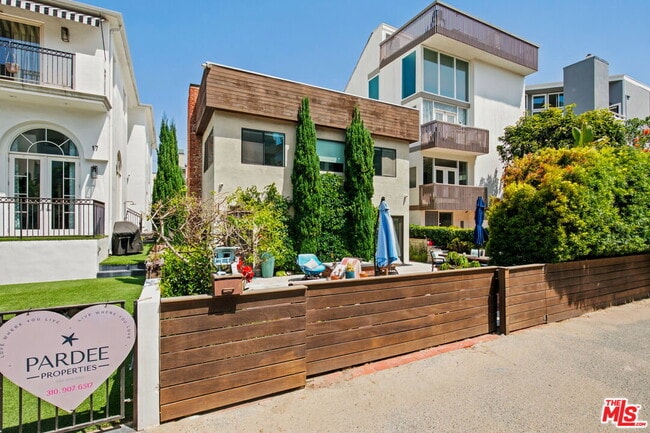 Building Photo - 23 Privateer St