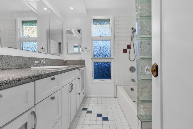 Photo - 920 N Milford Rd