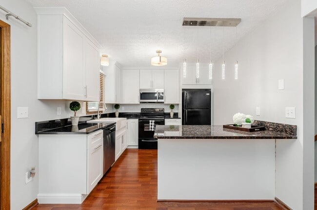 Building Photo - 5841 Elmbridge Ln Unit 27-4