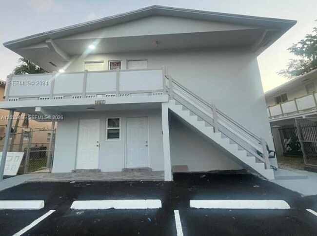 Building Photo - 1532 SW 5th Pl Unit D