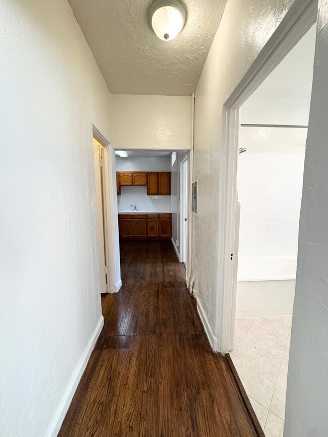 Photo - 636 N Plymouth Blvd Unidad 106