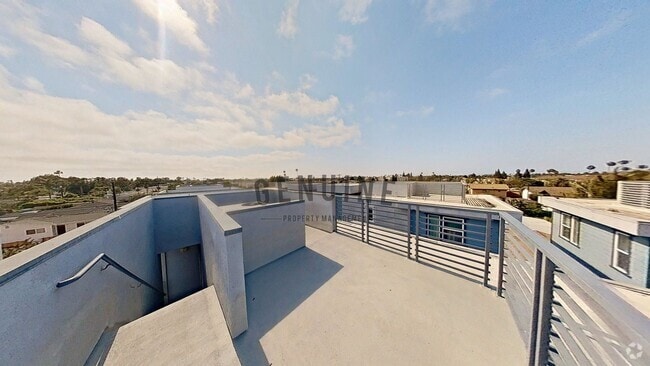 Building Photo - 3Bd 2.5Ba Townhouse w/Rooftop Deck