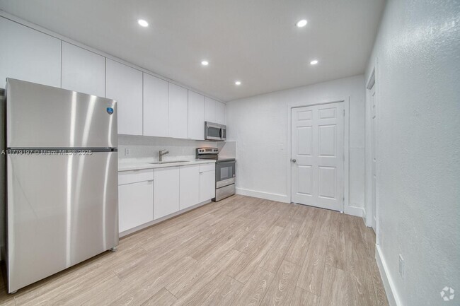 Building Photo - 2120 NW 93rd St Unit 2120 Rental