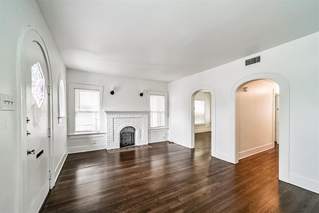 Photo - 2235 Welch St