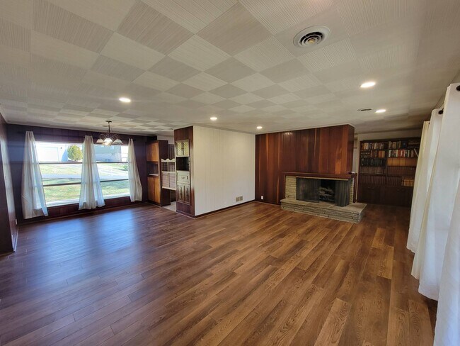 Photo - 477 Civitan St House