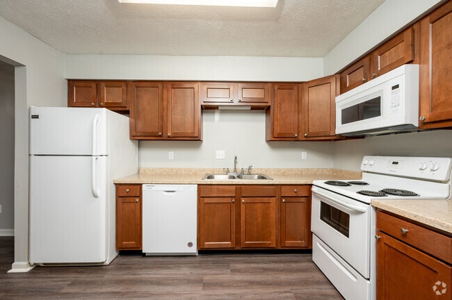 1 habitación, 1,5 baños - 800 pies cuadrados - Cocina - Castleton Manor Apartments