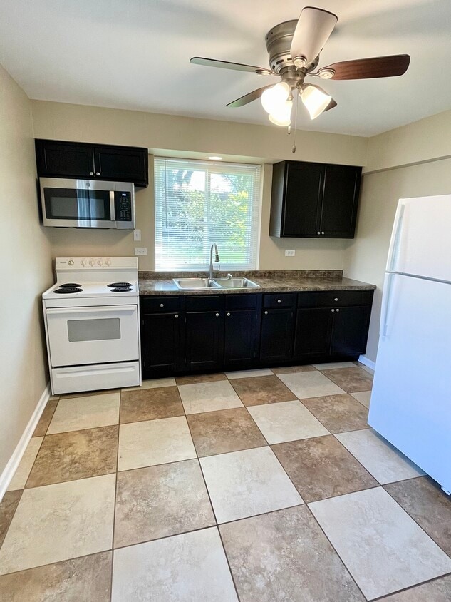Photo - 28 N Main St (Glen Ellyn, IL)