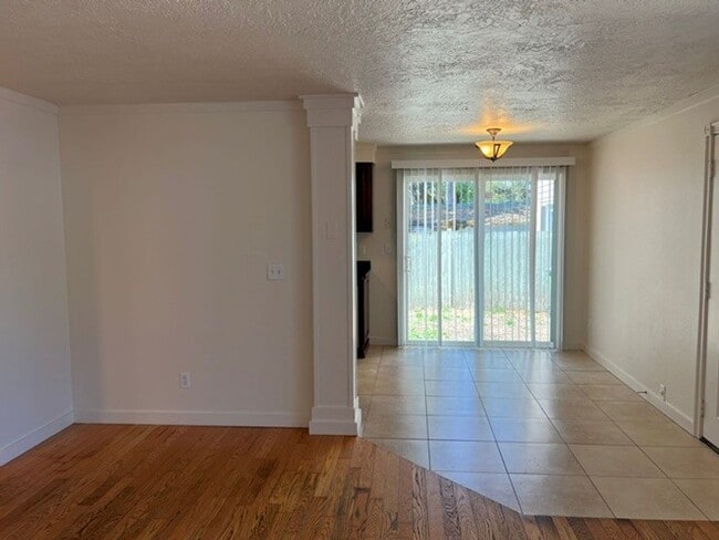 Photo - 1274 E Santiam St