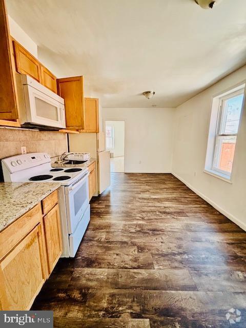 Building Photo - 240-42 W Glenwood Ave Rental