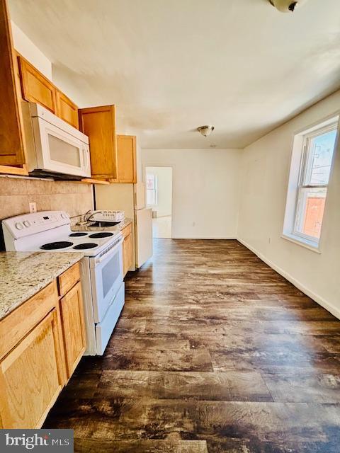 Photo - 240-42 W Glenwood Ave Townhome