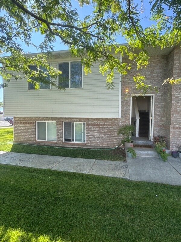 Photo - 1670 W 100 N