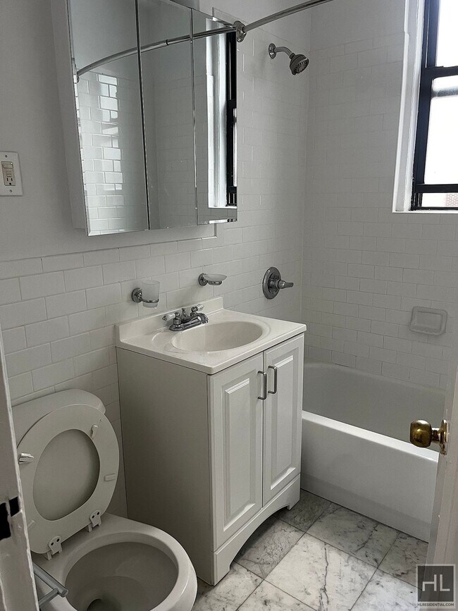 Photo - EAST 46 STREET Unit 8C