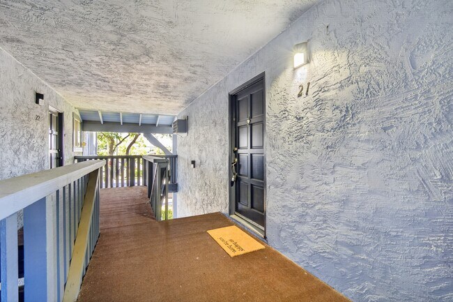 Photo - 835 Bing Dr