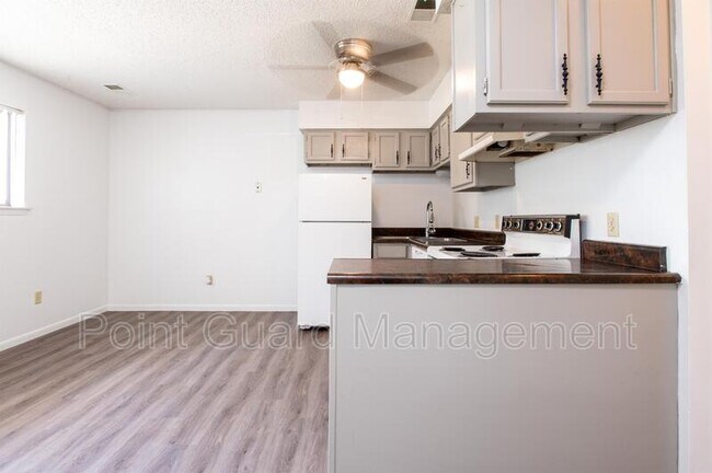 Photo - 844 N Waco Ave