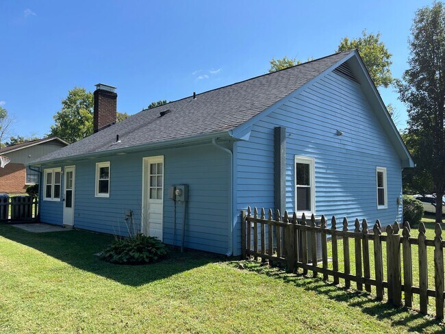 1681 Village Pl