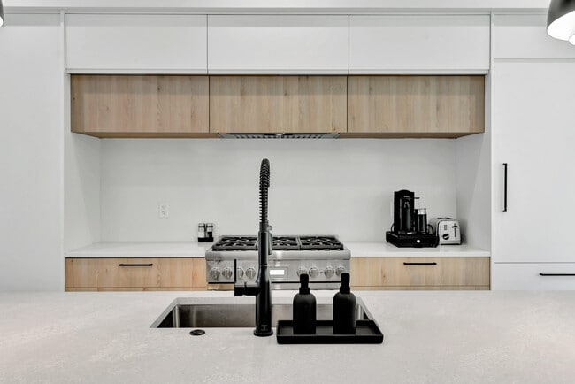 Photo - 1901 Dock St