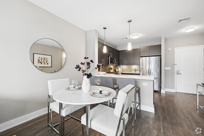 1BR, 1BA - 818SF - Dining Room